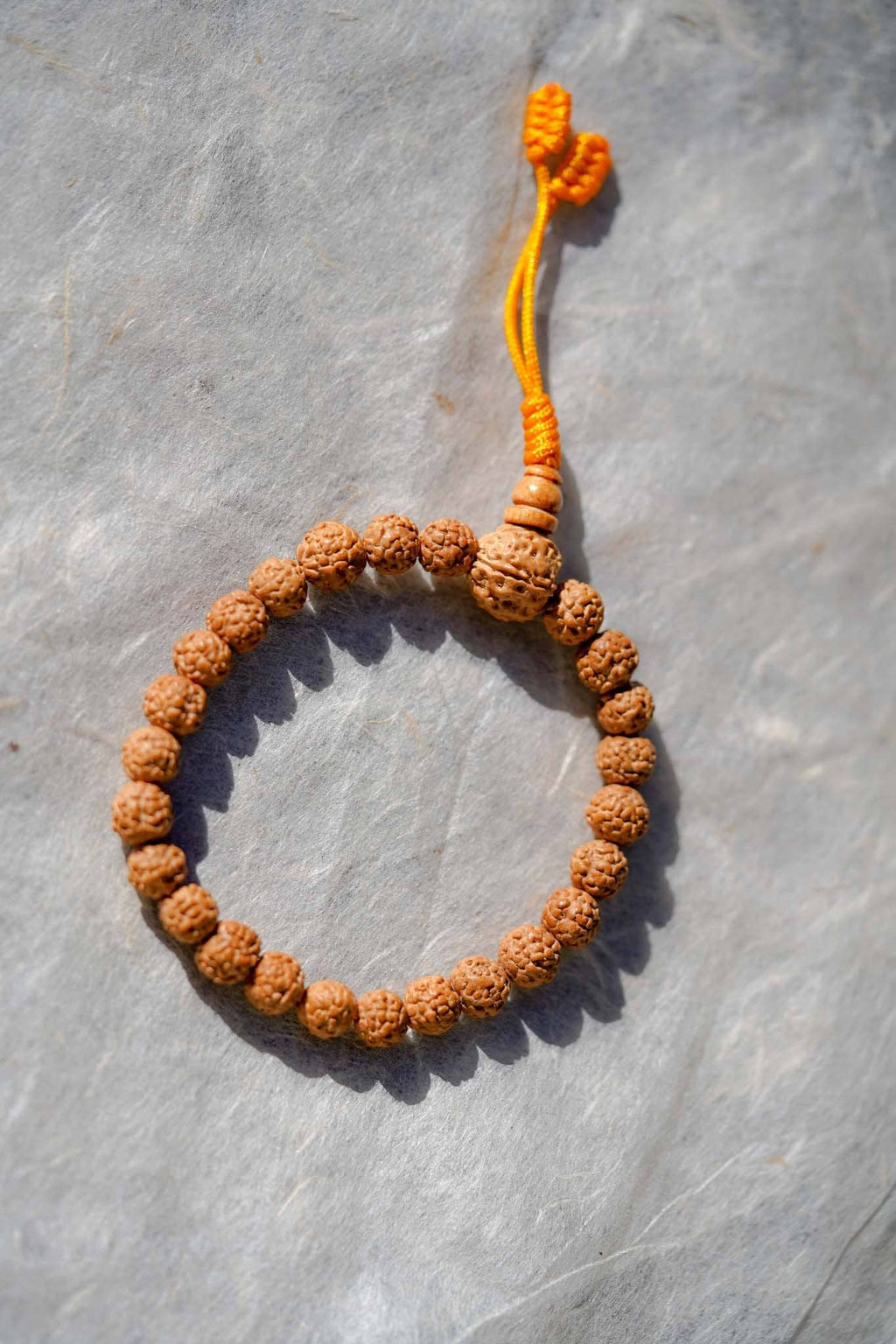 Bracelet en perles Rudraksha naturelles