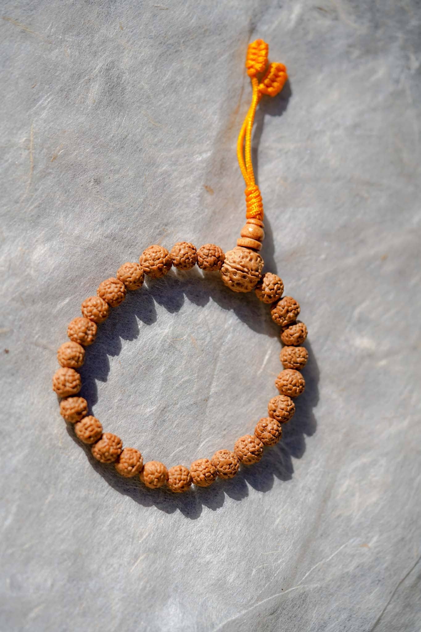 Bracelet en perles Rudraksha naturelles
