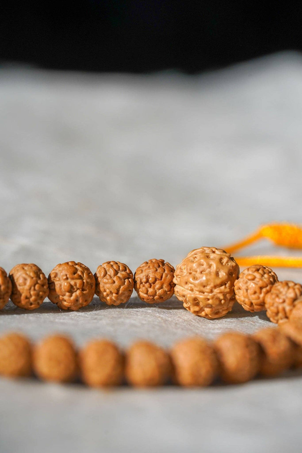 Bracelet en perles Rudraksha naturelles