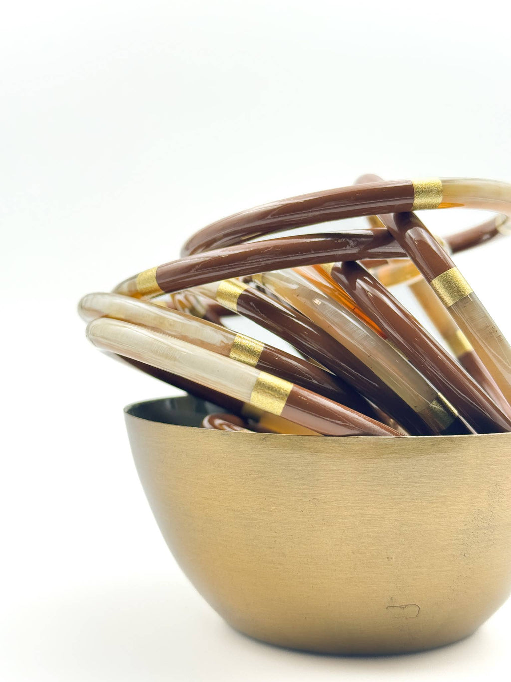 Jonc laqué en corne de buffle  Milk chocolate et doré 6mm C53