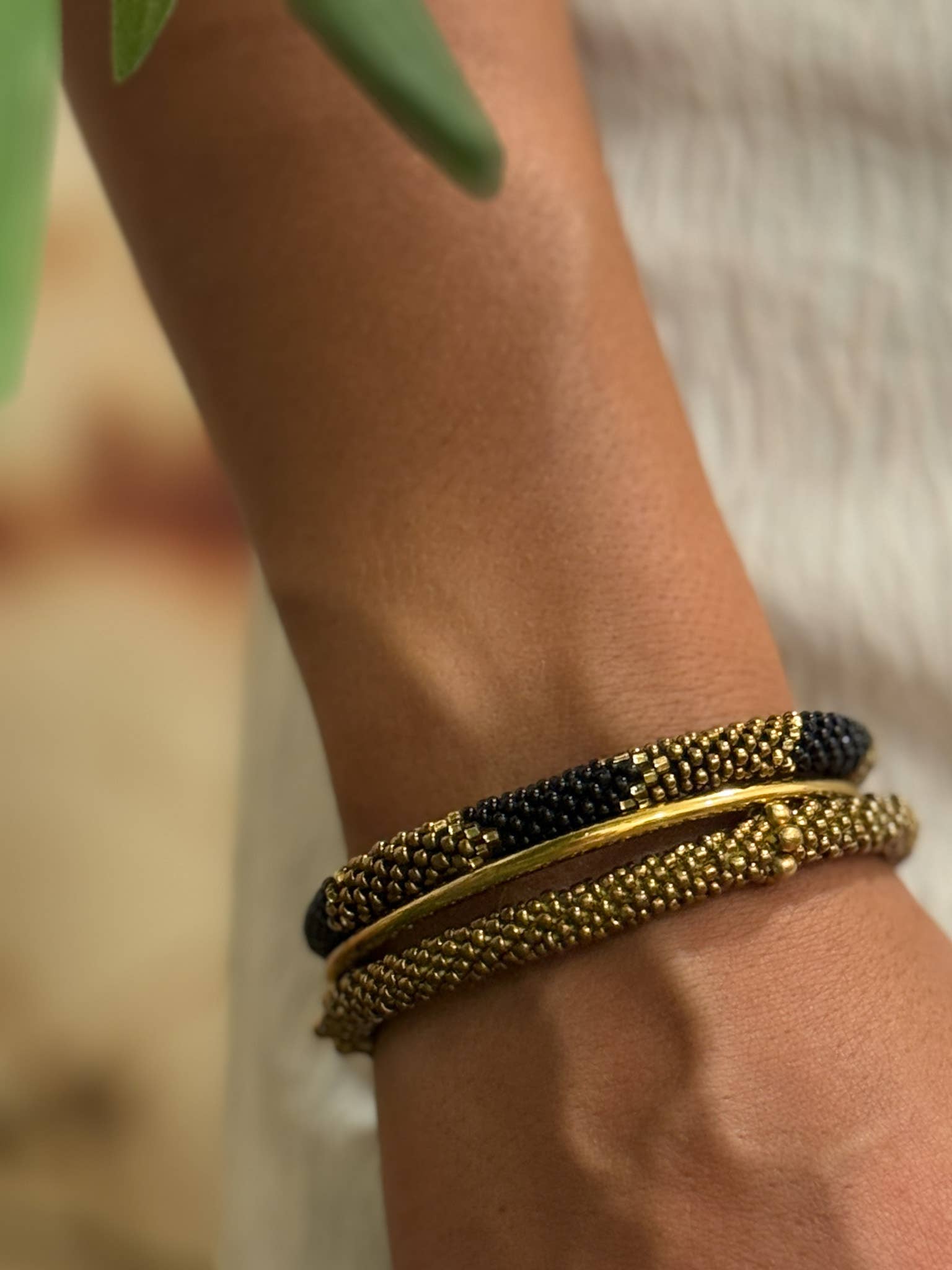 Bracelet népalais N26 noir doré