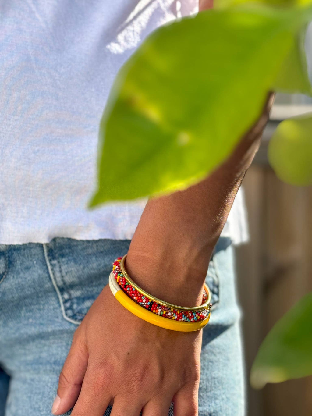 Bracelet népalais rouge multi color jaune bleu