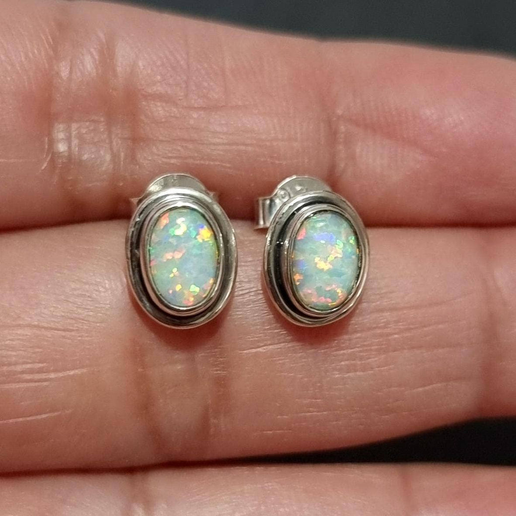 Boucles d'oreilles clous en opale blanche ovale saisissante, argent sterling 925, S3WOP