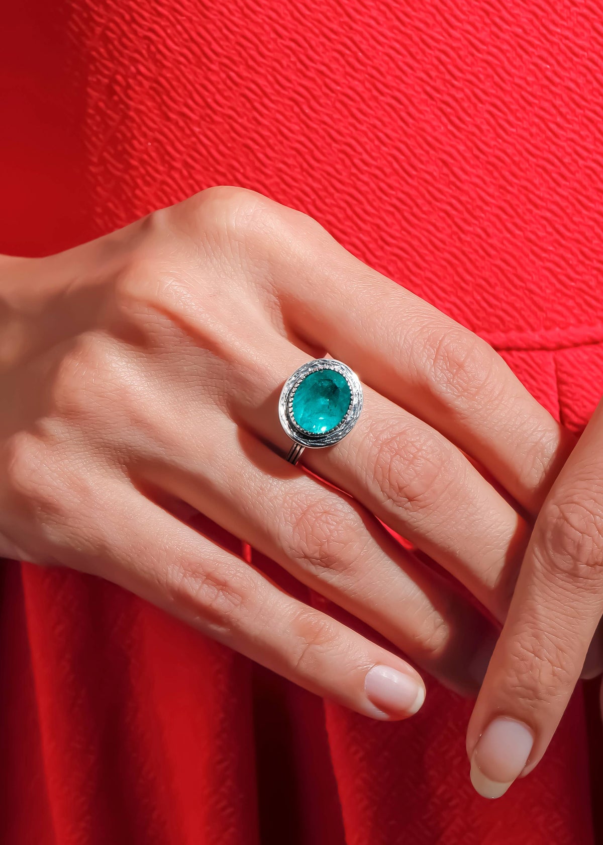 Bague solitaire en quartz émeraude à monture texturée plaquée argent