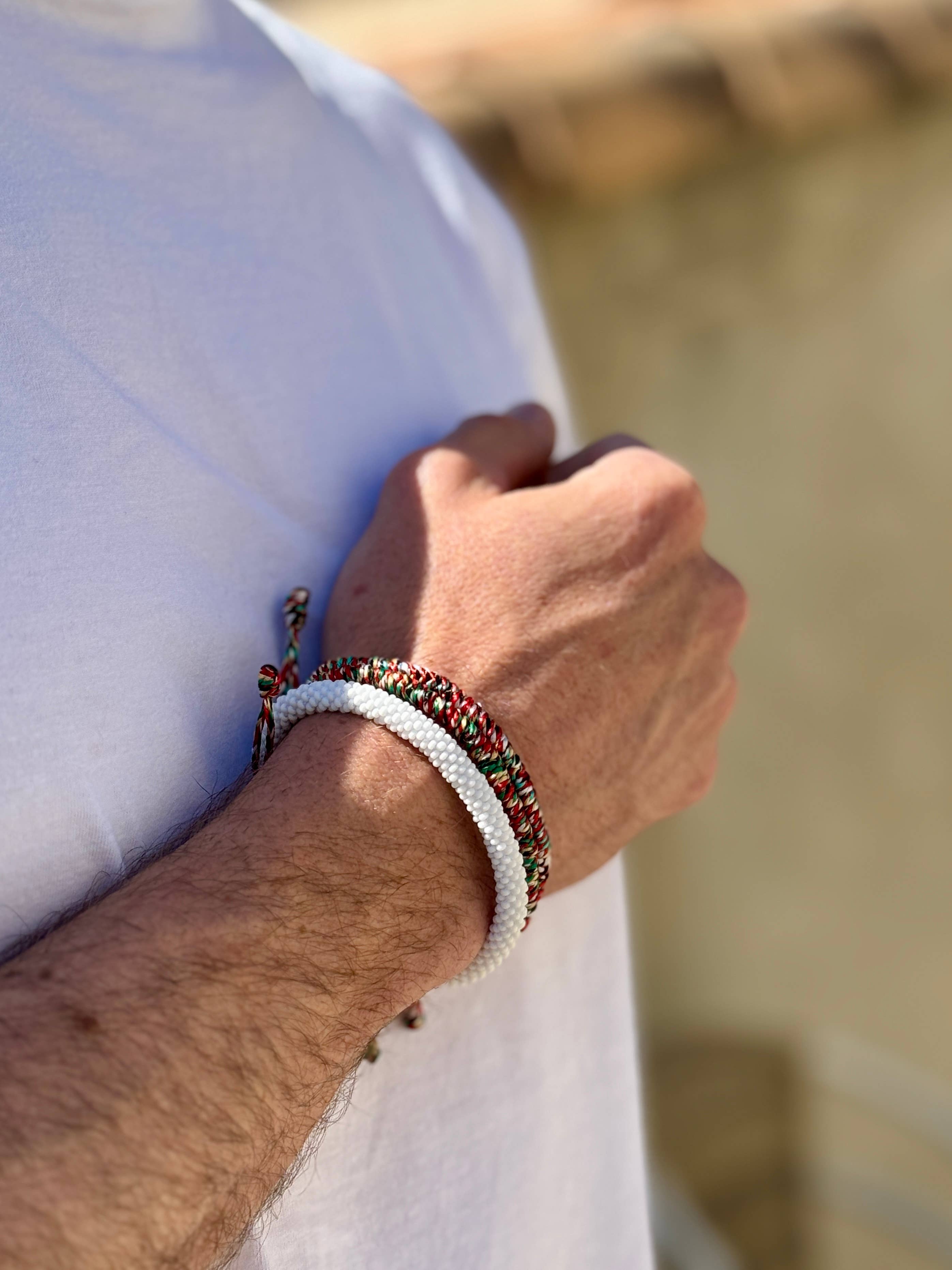 Bracelet tibétain tressé - modèle fin Rouge blanc vert