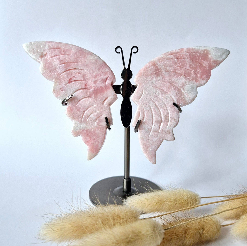 Papillon en Jade Rose sur Support – Sculpture en Pierre Précieuse Taillée à la Main 12–14 cm
