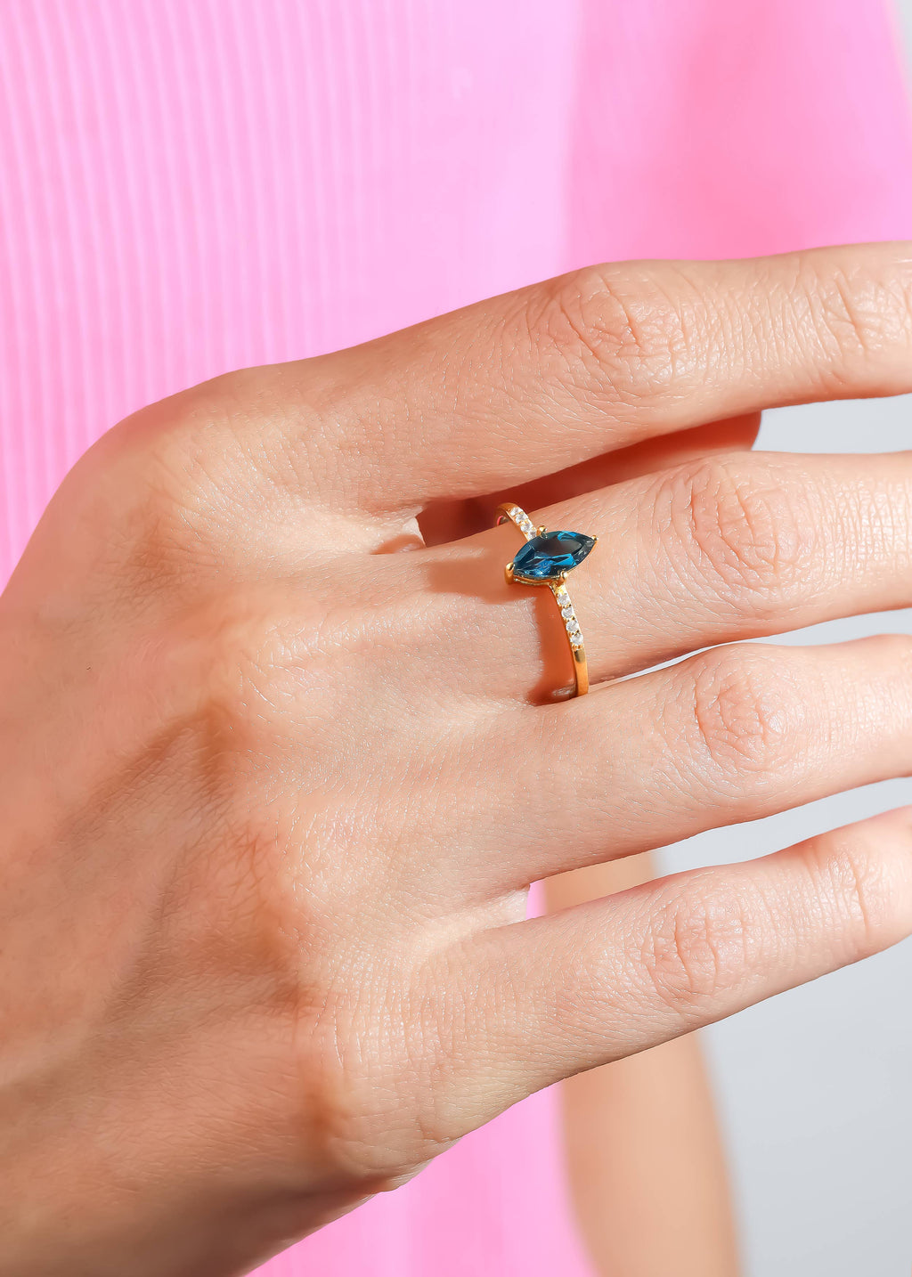 Bague en argent 925 plaqué or avec topaze bleue de Londres