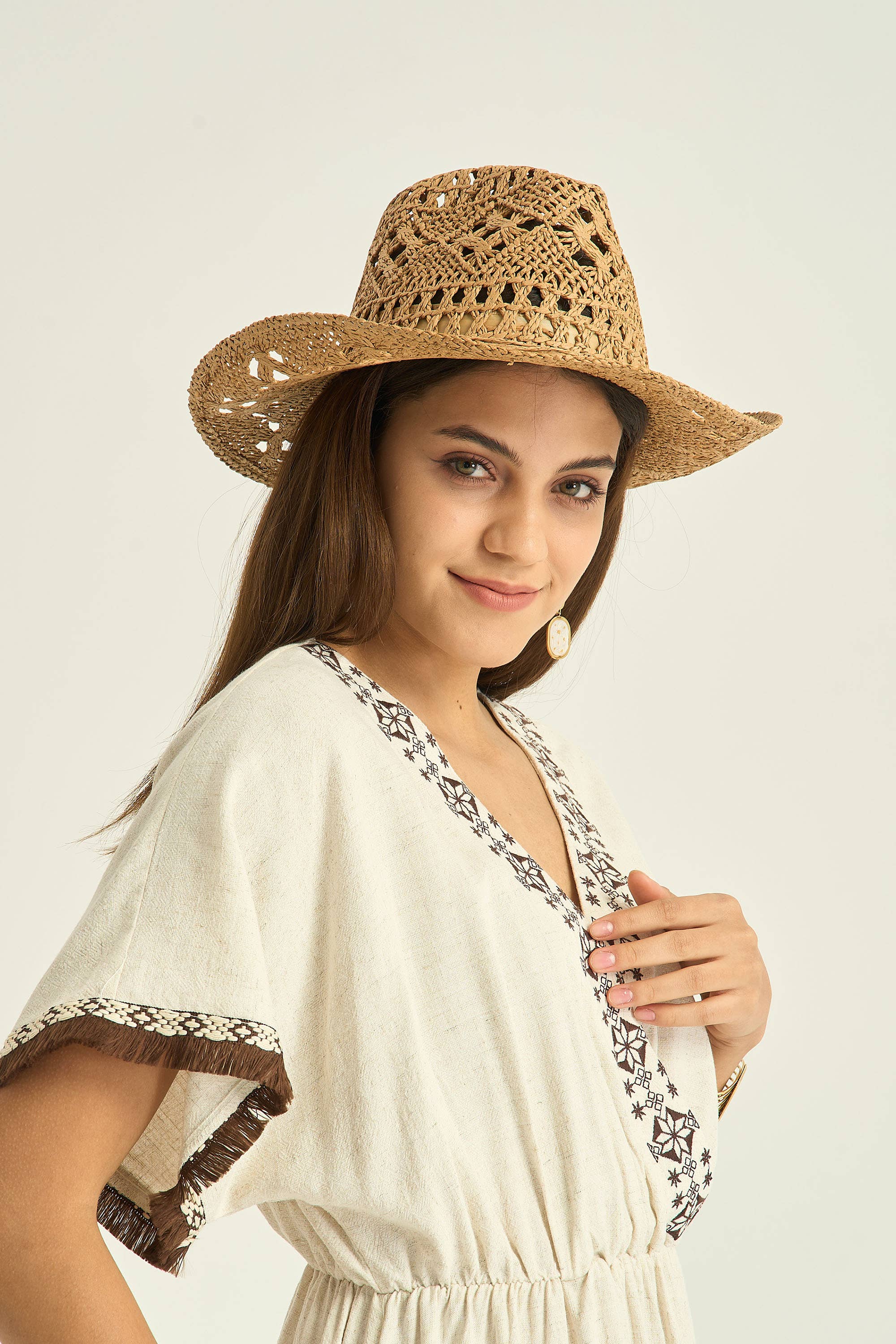 Chapeau en paille ajourée style western