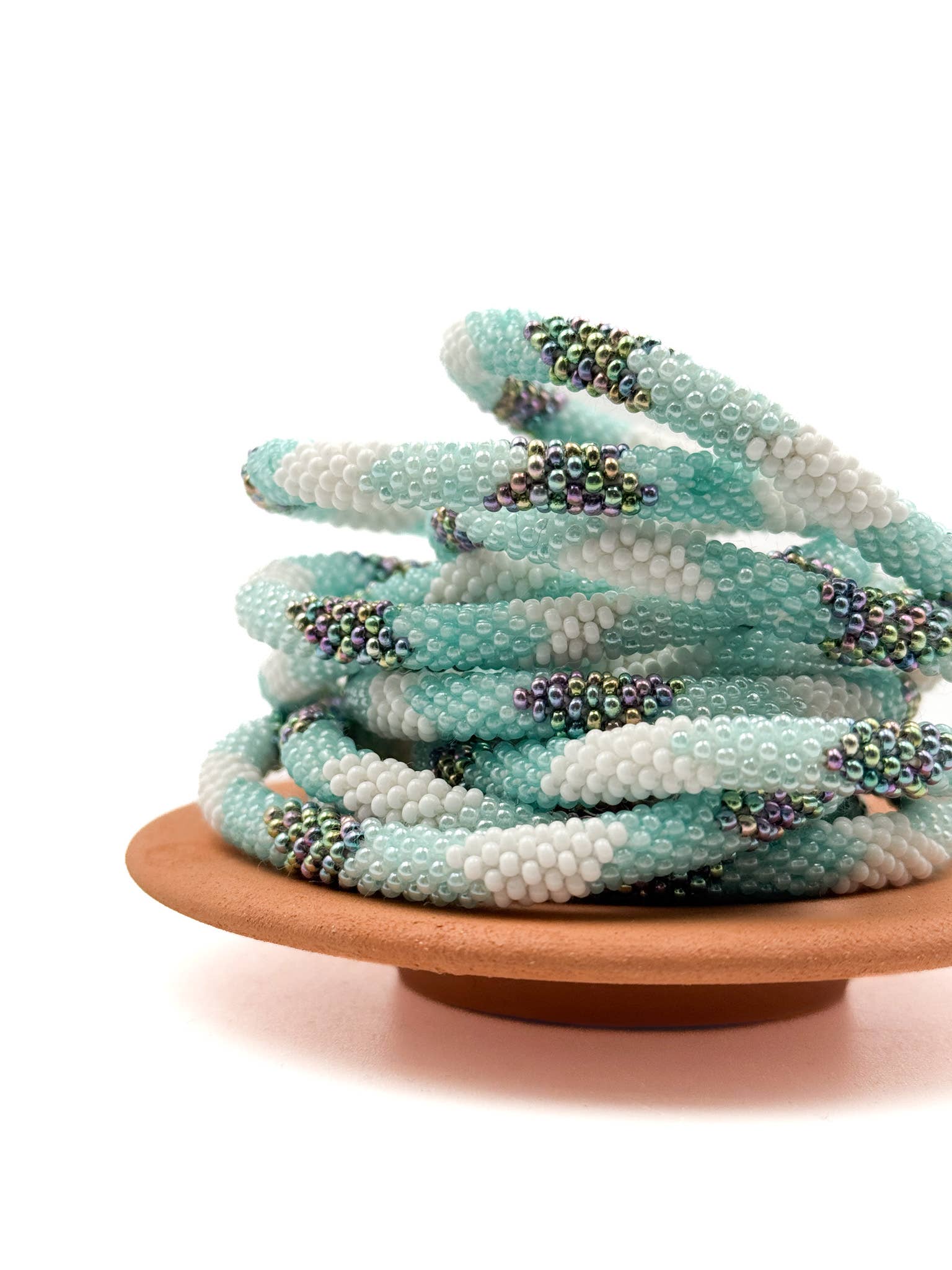 Bracelet népalais  perles de verre E37 bleu vert d'eau argent blanc