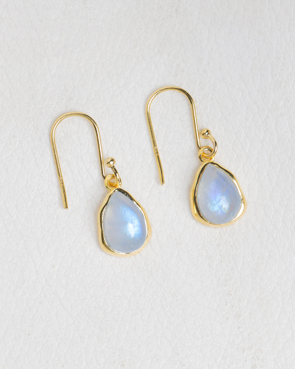 Boucles d'oreilles pendantes en argent plaqué or avec Pierre de lune