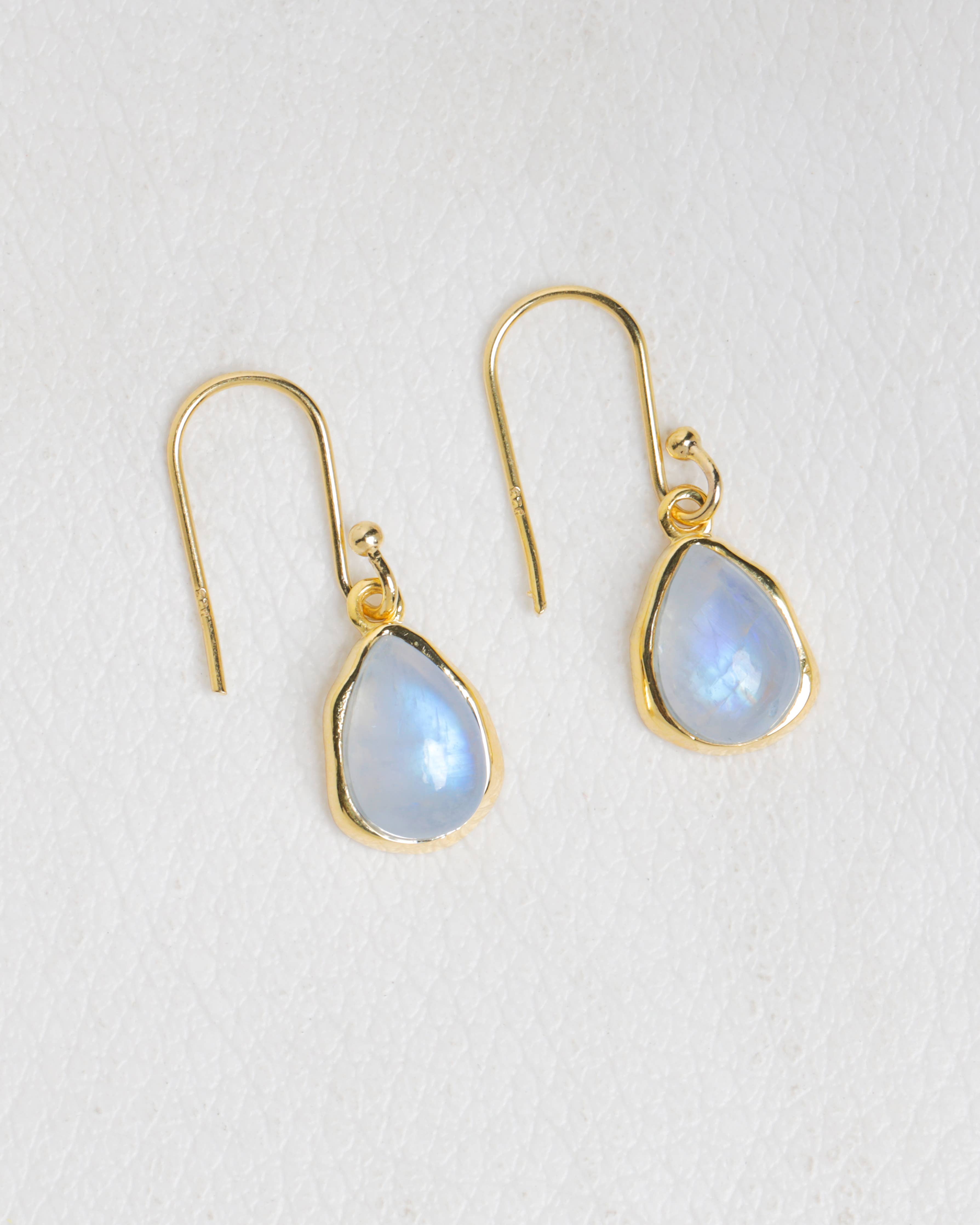 Boucles d'oreilles pendantes en argent plaqué or avec Pierre de lune