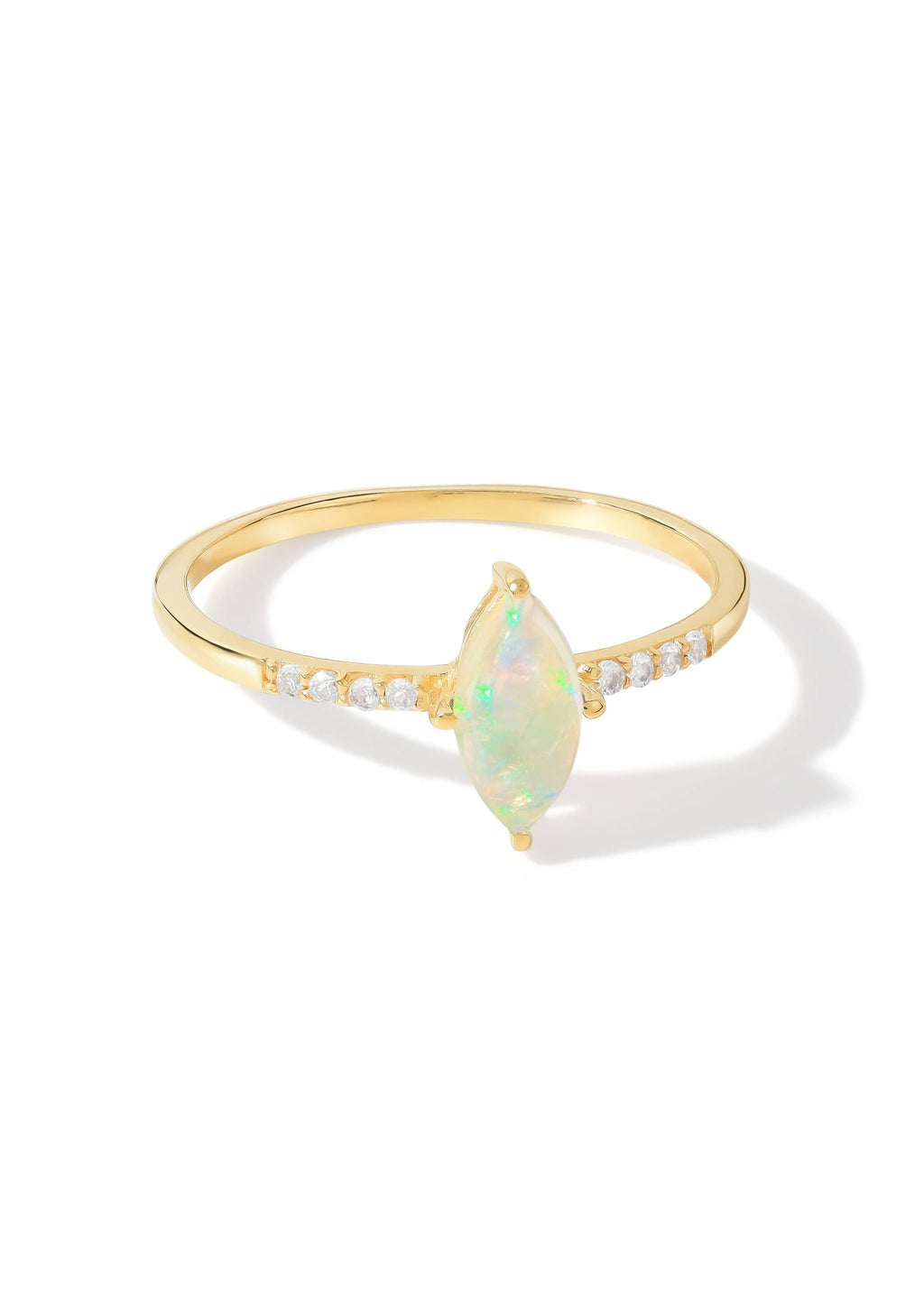 Bague en argent plaqué or avec opale éthiopienne marquise