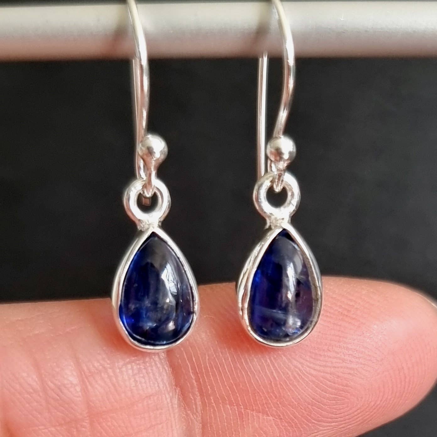 Boucles d'oreilles petites gouttes en Cyanite bleue | Argent sterling 925