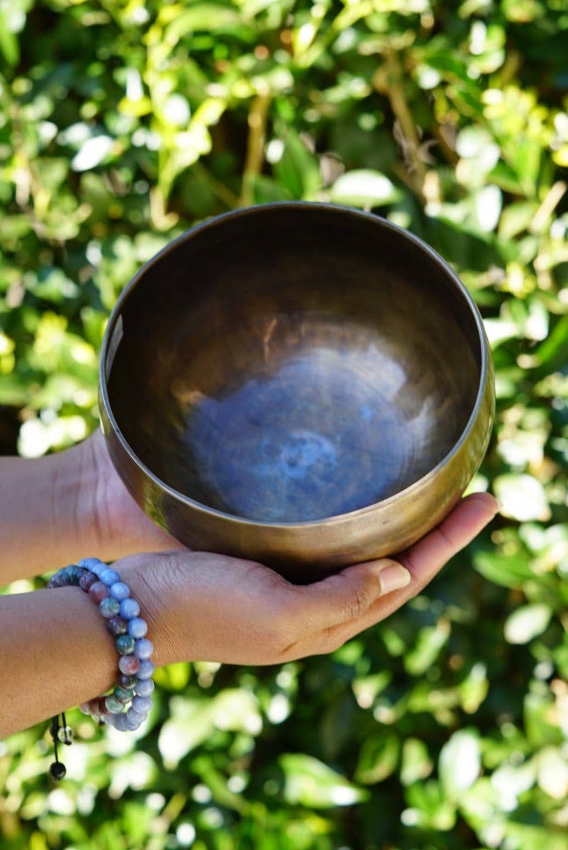 Bol chantant antique de petite taille de l'Himalaya avec son de longue résonance