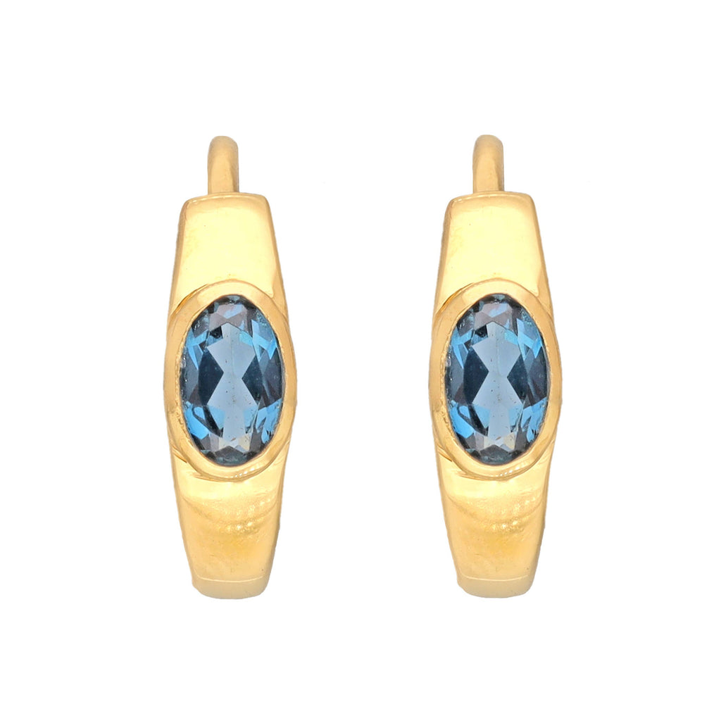 Boucles d'oreilles créoles en topaze bleue de Londres plaquées or 14K sur argent.