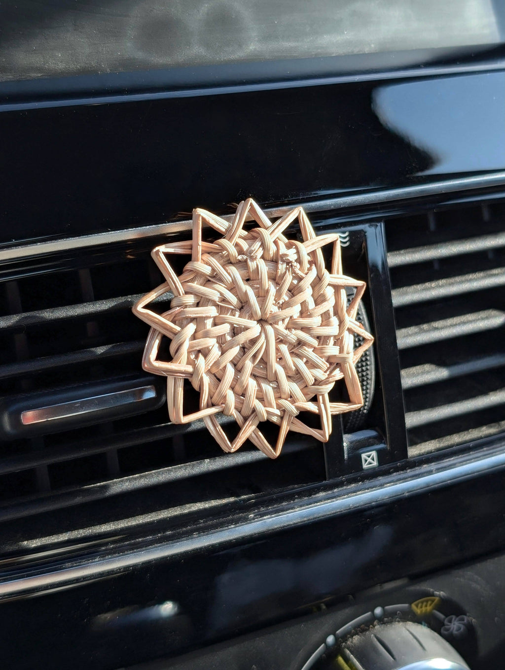 Diffuseur d'huile essentielle voiture pour en rotin - Soleil