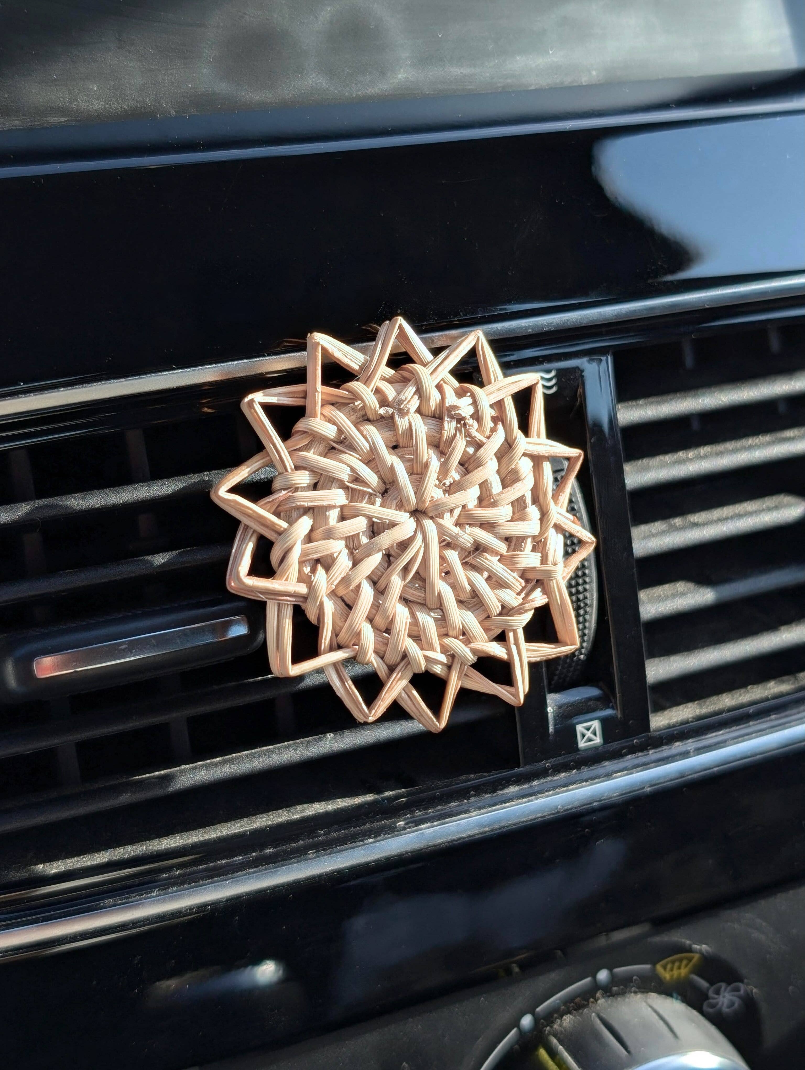 Diffuseur d'huile essentielle voiture pour en rotin - Soleil
