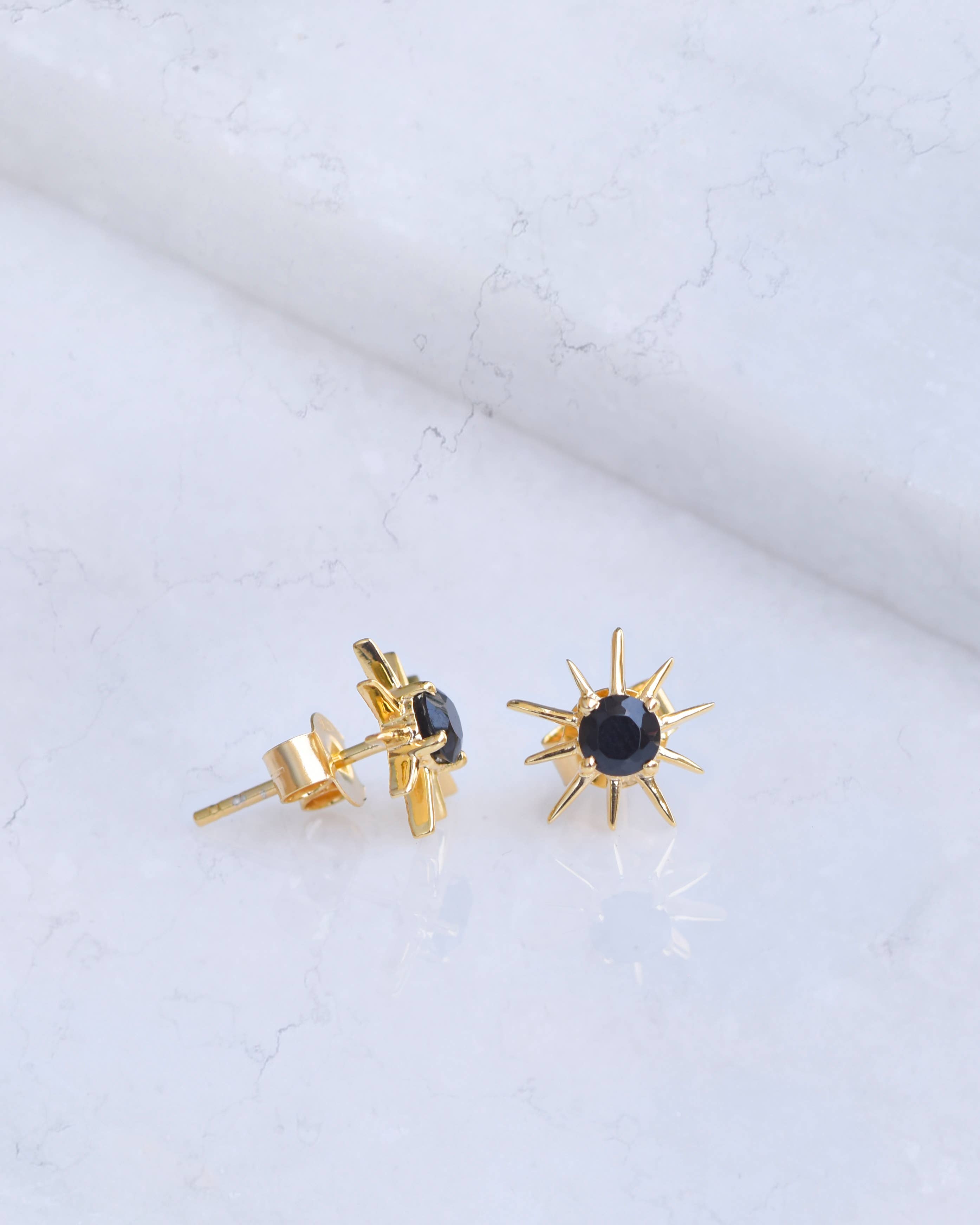 Boucles d'oreilles clous en argent 925 plaqué or avec Onyx noir soleil