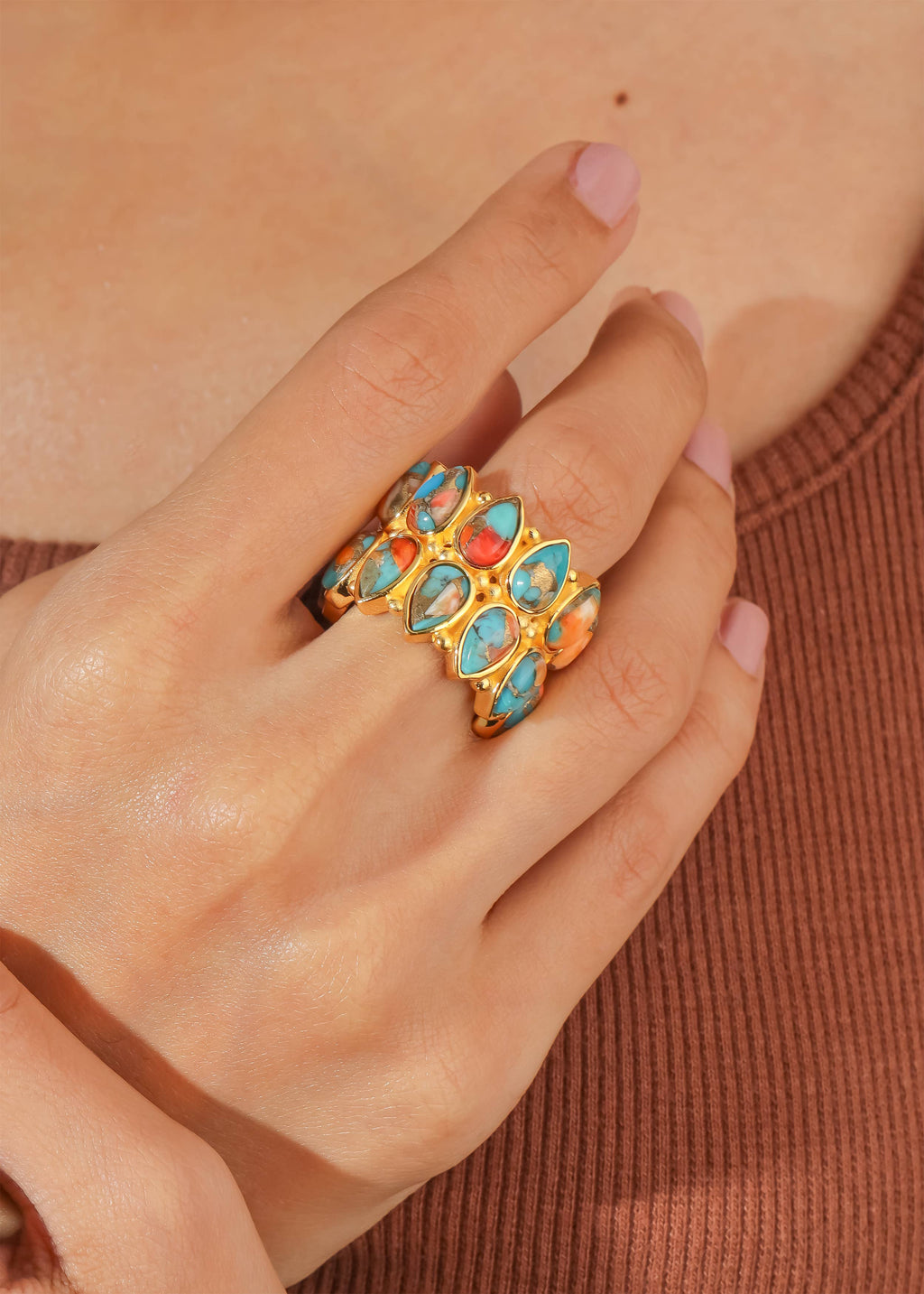 Bague large en or plaqué avec Turquoise Oyster en forme de poire